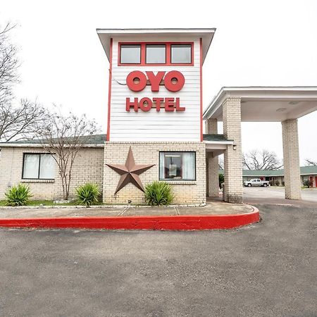 Oyo Hotel San Antonio Near At&T Center Exterior photo